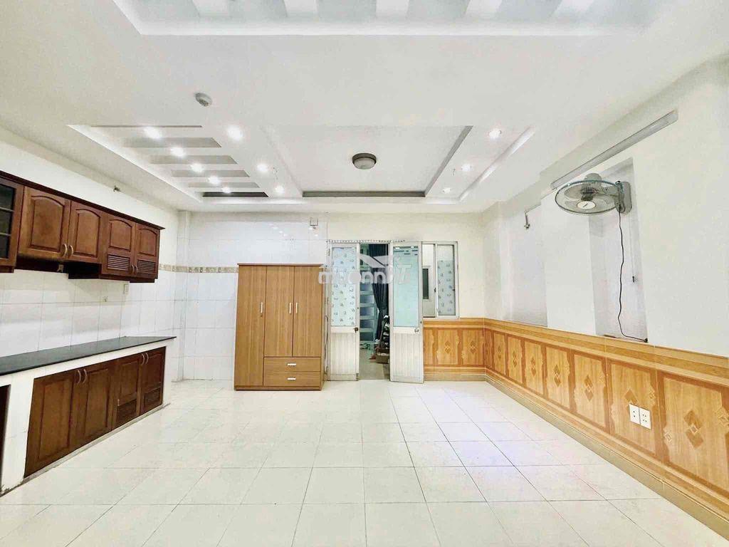Phòng studio rộng 30m2 - ngay chợ hoàng hoa thám - 4