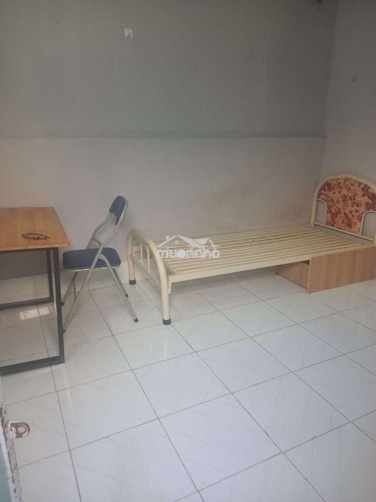 Phòng 2 triệu cách đường 200m