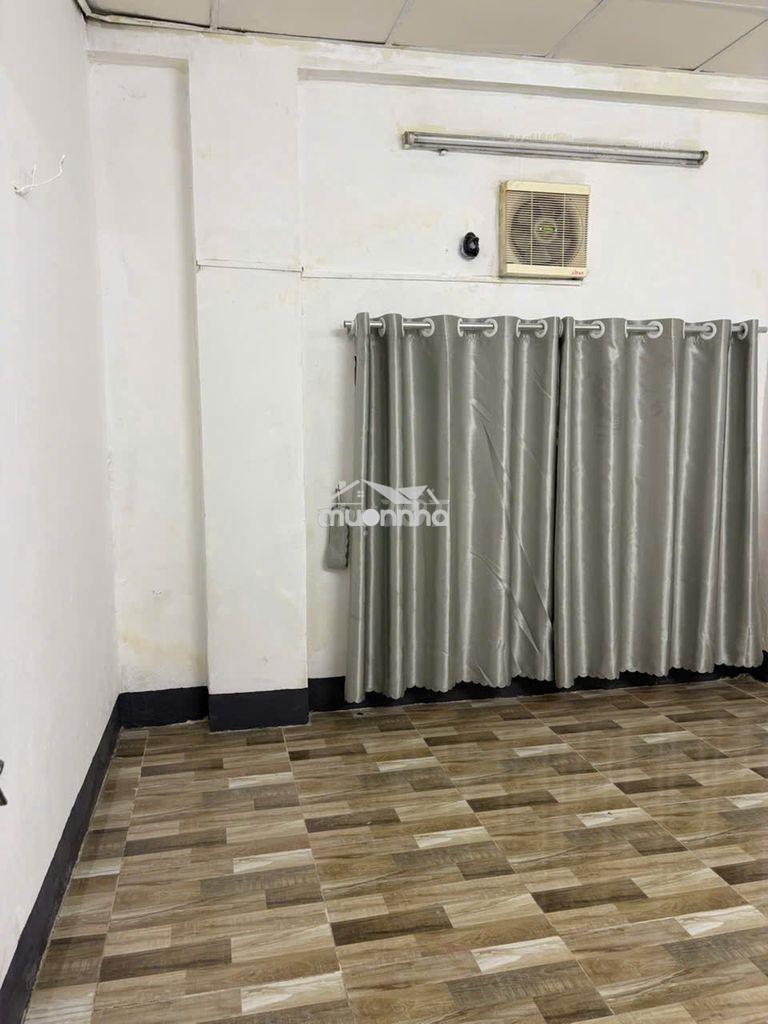 Cho thuê ktx nam có máy lạnh, ql13 cũ, ngã 4 bình phước, gần đh luật