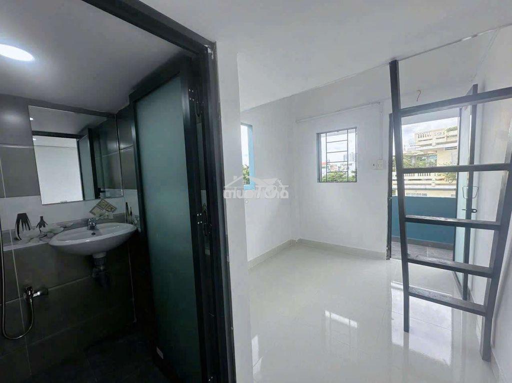 Phòng gác cao, cửa sổ thoáng, đối diện uth,gần hutech, ngoại thương - 3