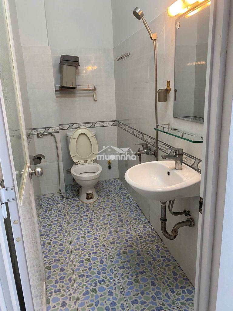 Cho thuê nhà nguyên căn 4x16 (1 lửng, 1 lầu), 3 phòng ngủ 3 wc - 3