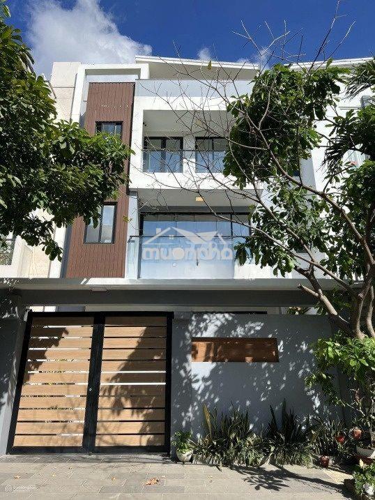 Cho thuê nhà phổ quang, p.2, q. tb, dt: 9x24m, 1 trệt  2 lầu