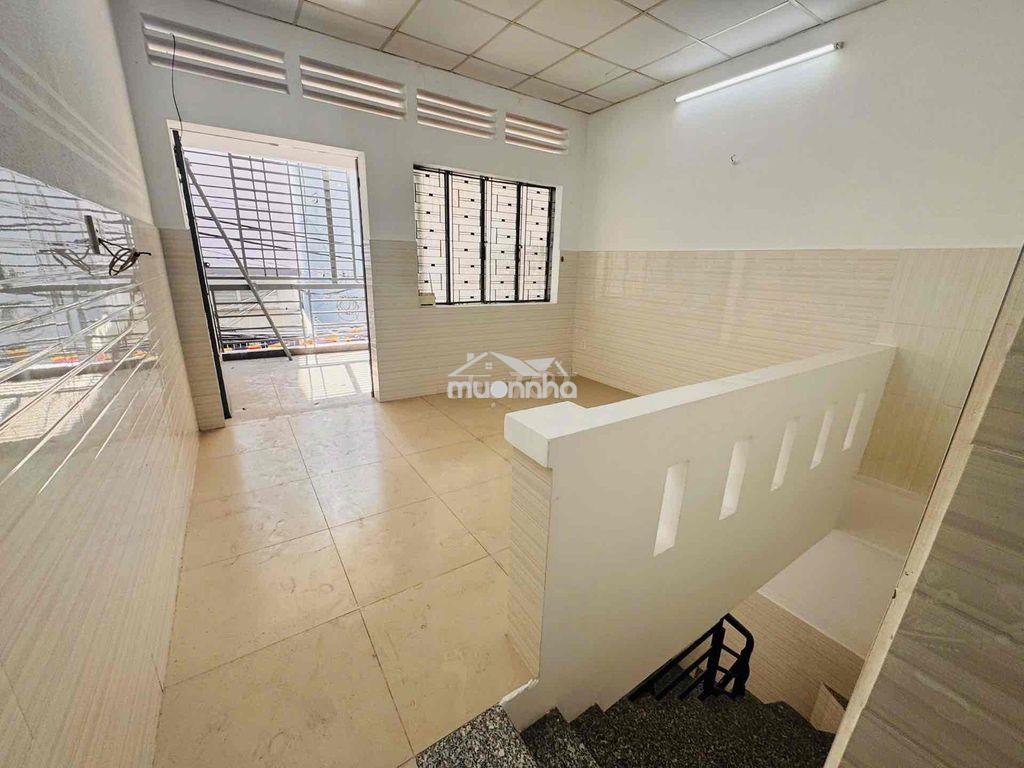 Giảm 550tr - phan xích long, 2 tầng, dt: 46m2, cạnh hẻm xe tải, hơn 6₫ - 2