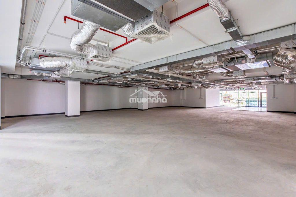 Cho thuê vp 376m2 cmt8 cơ sở vật chất hạng b giá hạng c, trần cao 3m6 - 3
