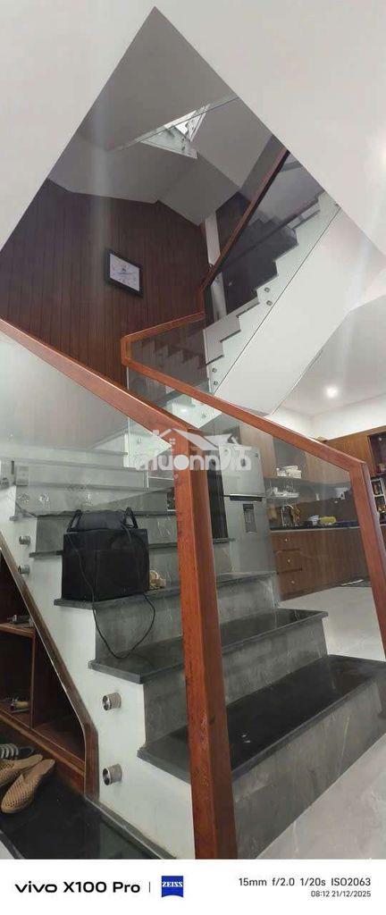 Nhà mặt tiền, đường 17m, lề 10m - 4