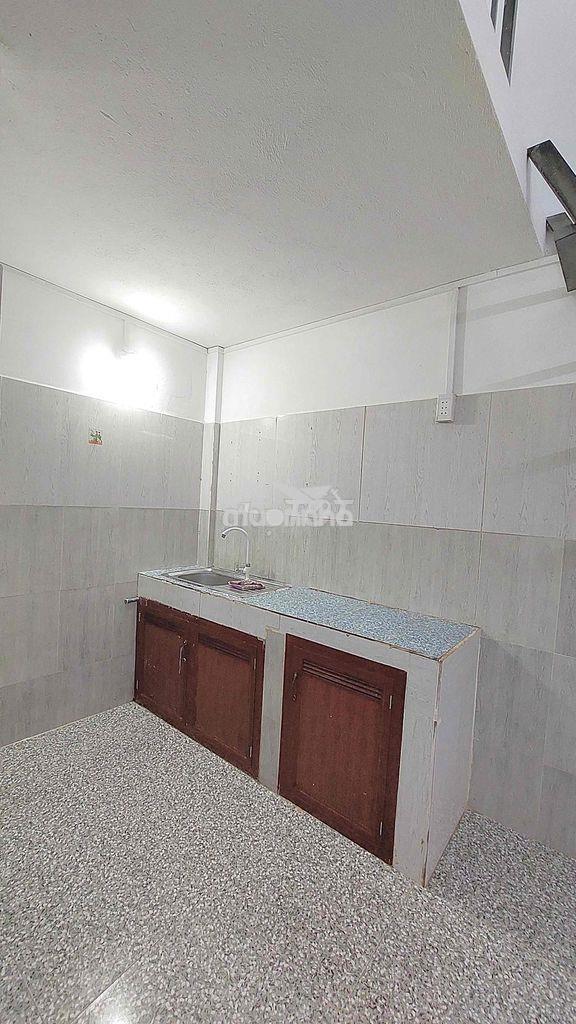 Ngã 4 thủ đức - có máy lạnh + máy giặt !! - Ảnh 2