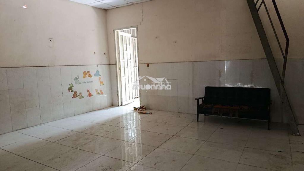 Nhà cho thuê 1tr 1 gác full đường xe hơi tới nơi ngã 4 bình phước - 4