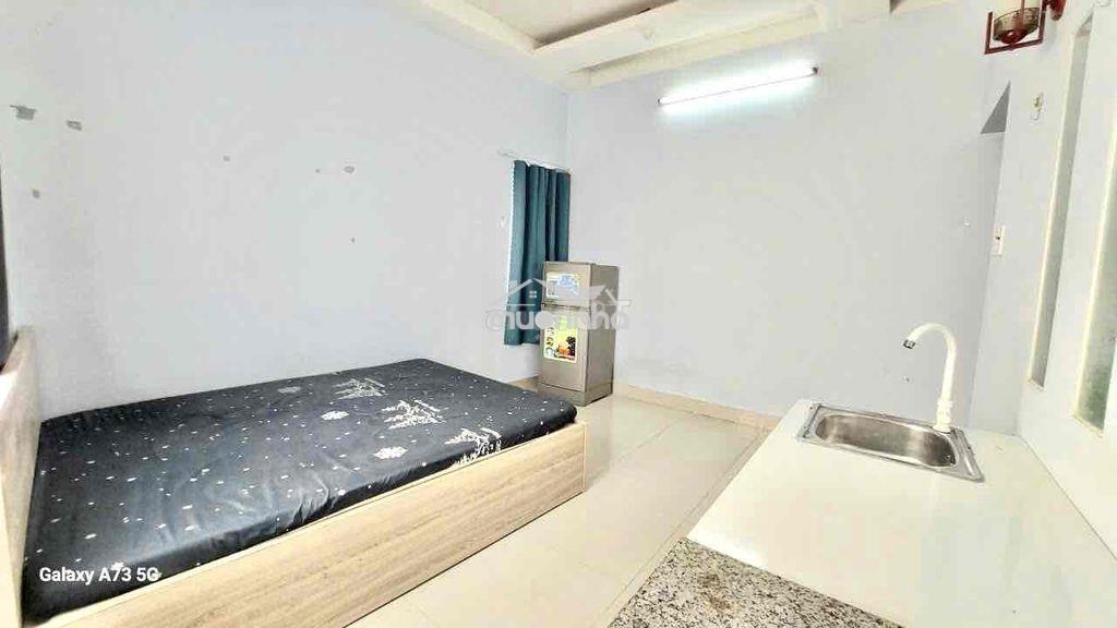 Studio full nội thất có kệ bếp – cửa sổ lớn thoáng mát – dương bá trạc - 3