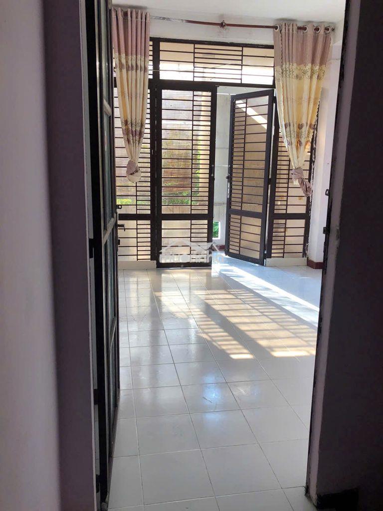 Chính chủ  cho thuê phòng trọ 150 nơ trang long, có cửa sổ, giờ tự do