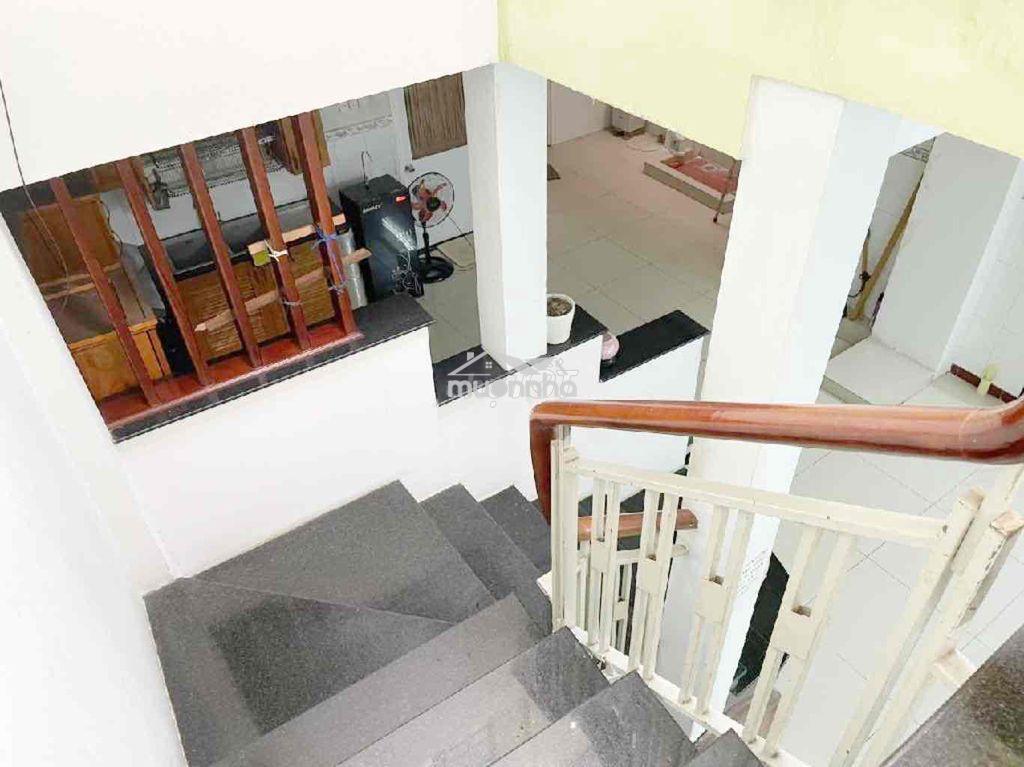 Bán nhà sát quận 5. dt: 106m2, ngan 5,6m, thu nhập 20tr tháng - 4