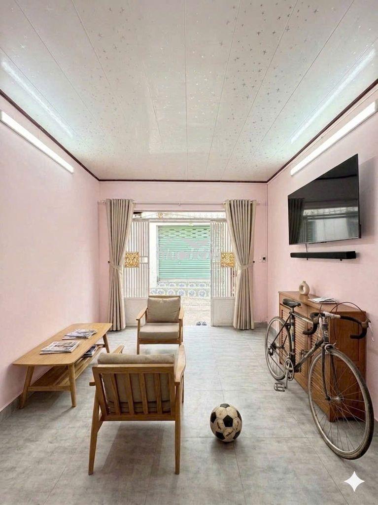 Gia đình ít người - 2t, hơn 2tỷ, hxh ra đg phan văn trị, q. b/thạnh 