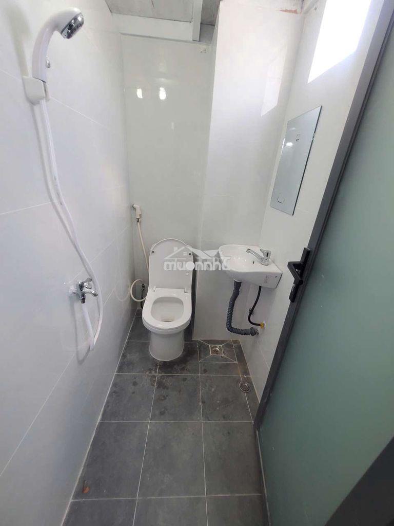 Trọ khép kín có gác và cửa sổ q4