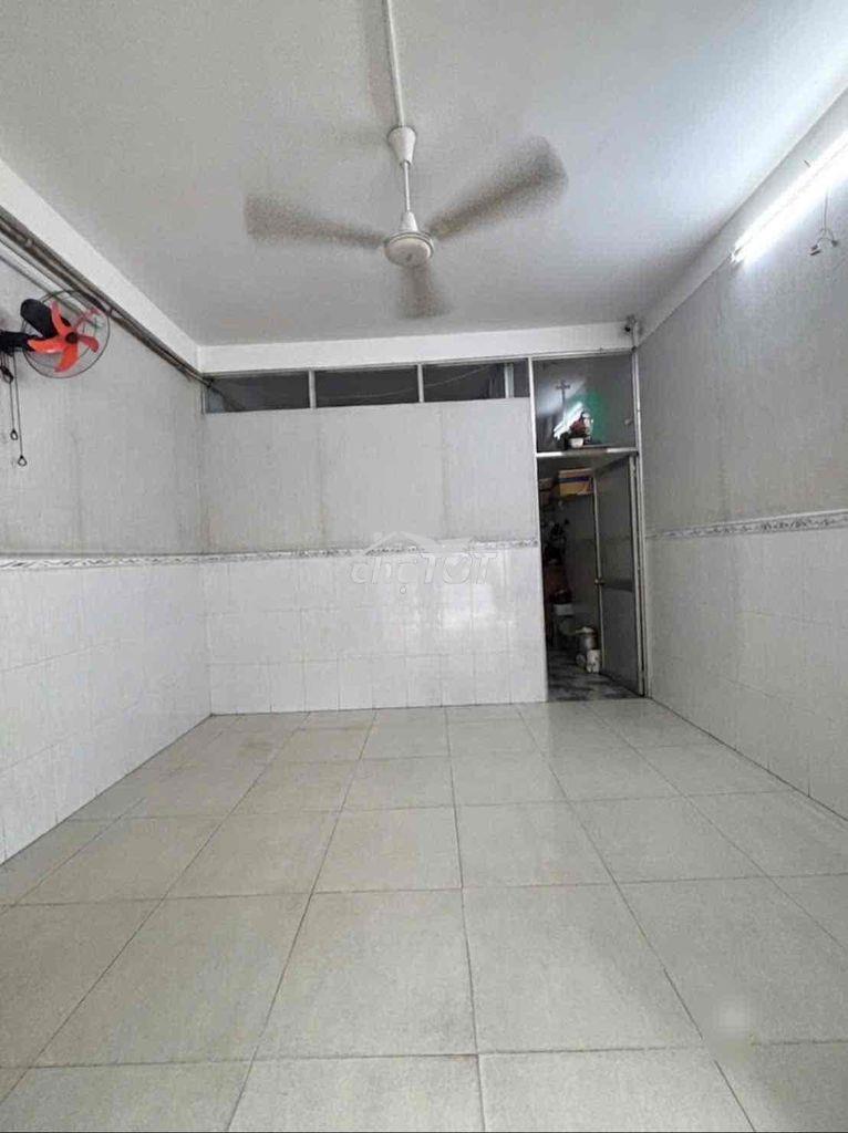 Tầng trệt căn góc mặt tiền đường 10m  kinh doanh tốt, chỉ 3 tỷ 3 48m2 - 3