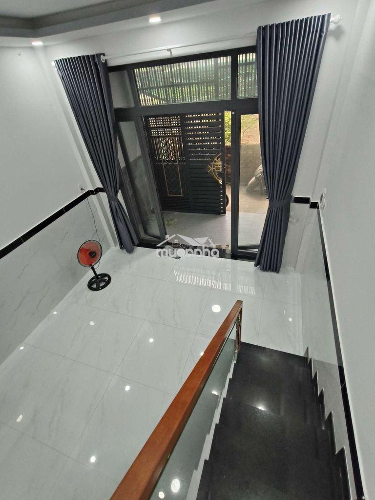 Nhà mới đẹp gần chợ hiệp bình, 2 tầng 4pn 10tr/tháng, ở gđ, làm vp