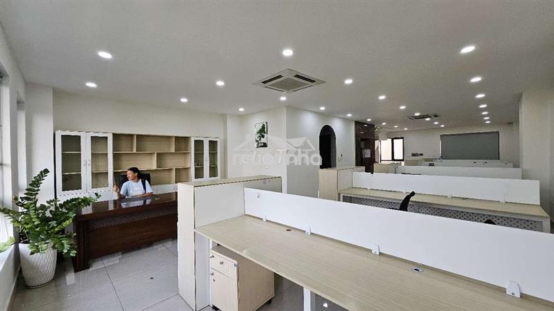 Cho thuê nguyên tầng văn phòng đẹp, setup full nội thất cho 20 nhân sự