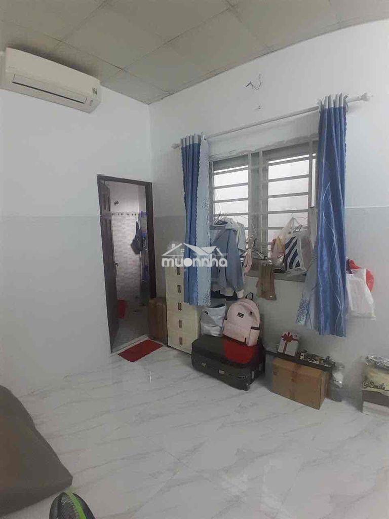 Phòng thoáng giá rẻ q4, sát bên q1