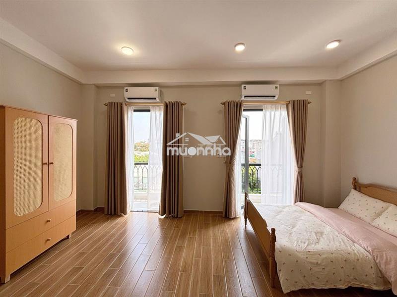 Phòng ban công mới xây ngay đầm sen, ô tô tận nhà