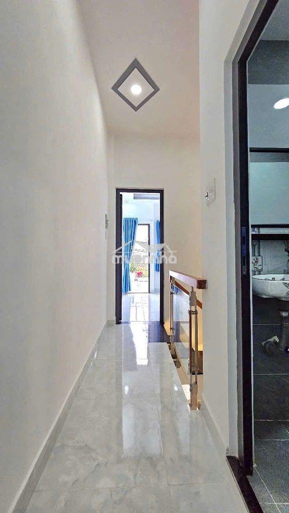Nhà mặt tiền 2 tầng 45m2. cạnh nguyễn sơn.