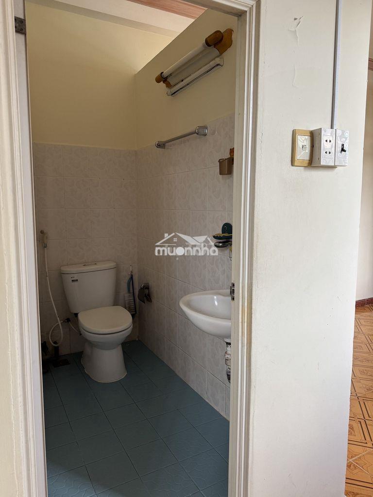 Phòng trọ 30m2 sát big c tô hiến thành có ban công, wc riêng - 4