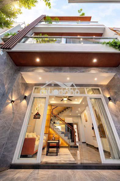 Hiếm,hơn 7 đồng,nhà 4 tầng 4pn 50m2 có sân thượng,sát hẻm xe hơi thông