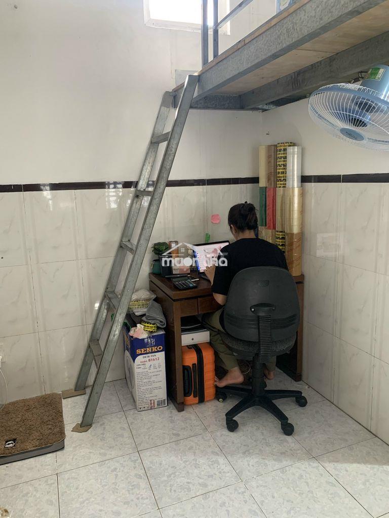 Chính chủ cho thuê 1 phòng gác xép giá 2 tr ở ngã tư an sương
