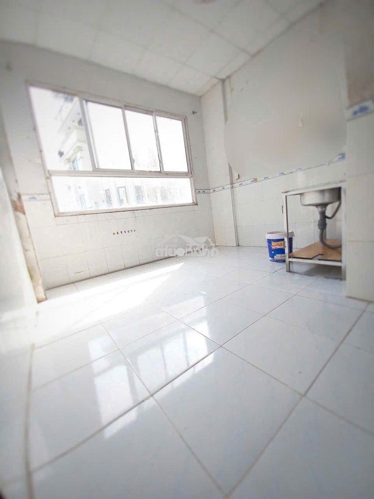 Phòng ban công tác bếp 30m2 gần siêu thị lotte mart