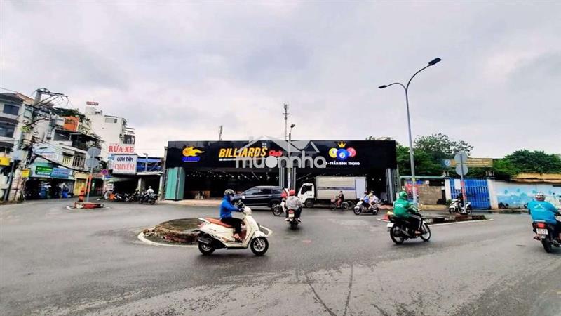 Mặt tiền góc vòng xoay nguyễn văn đậu – trần bình trọng