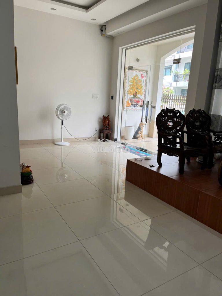 Cho thuê mặt bằng tầng trệt 150m2 kdc himlam p.tân hưng quận 7