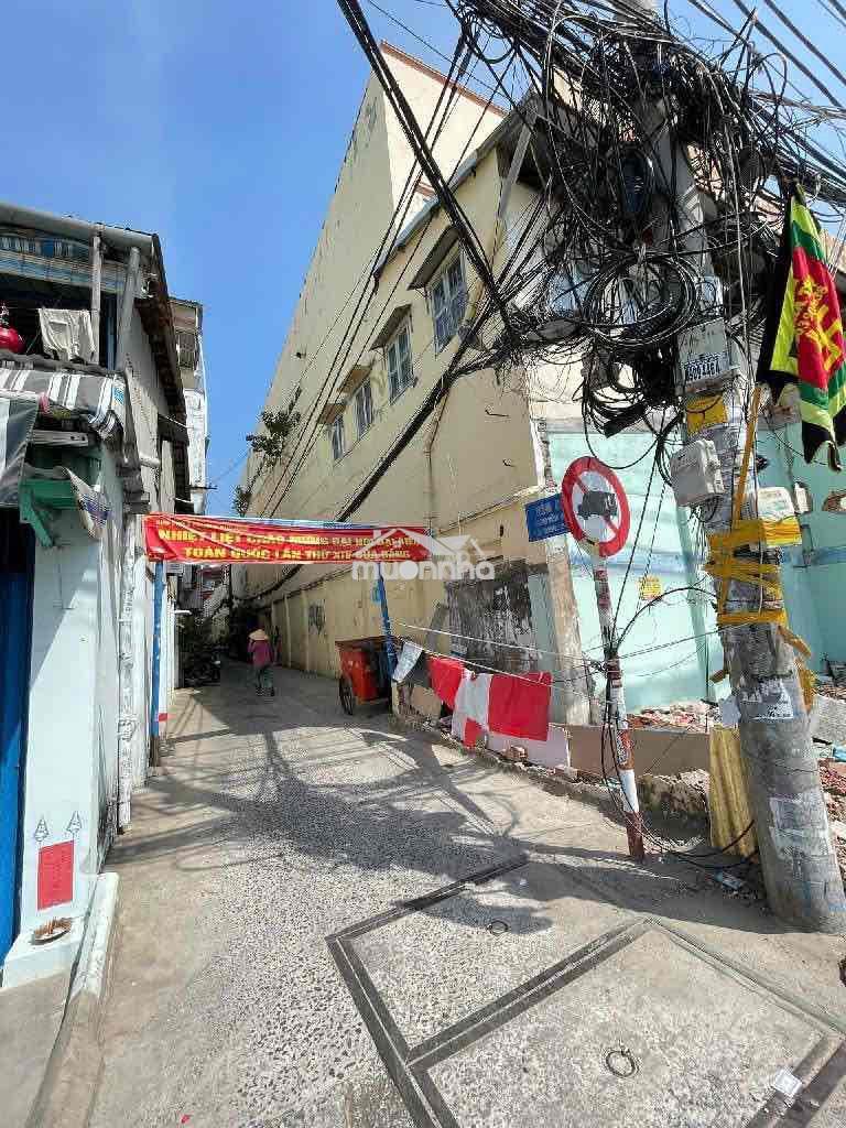 Nhà mới, hiếm có  p14 ,q8( cũ). shr chưa tới 2ty.