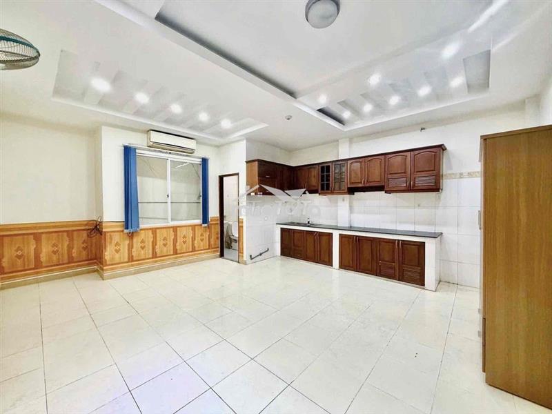 Phòng studio rộng 30m2 - ngay chợ hoàng hoa thám