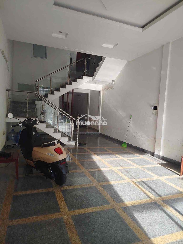 Cho thuê nhà 2 tầng 2pn/2wc 180m mặt tiền giang văn minh