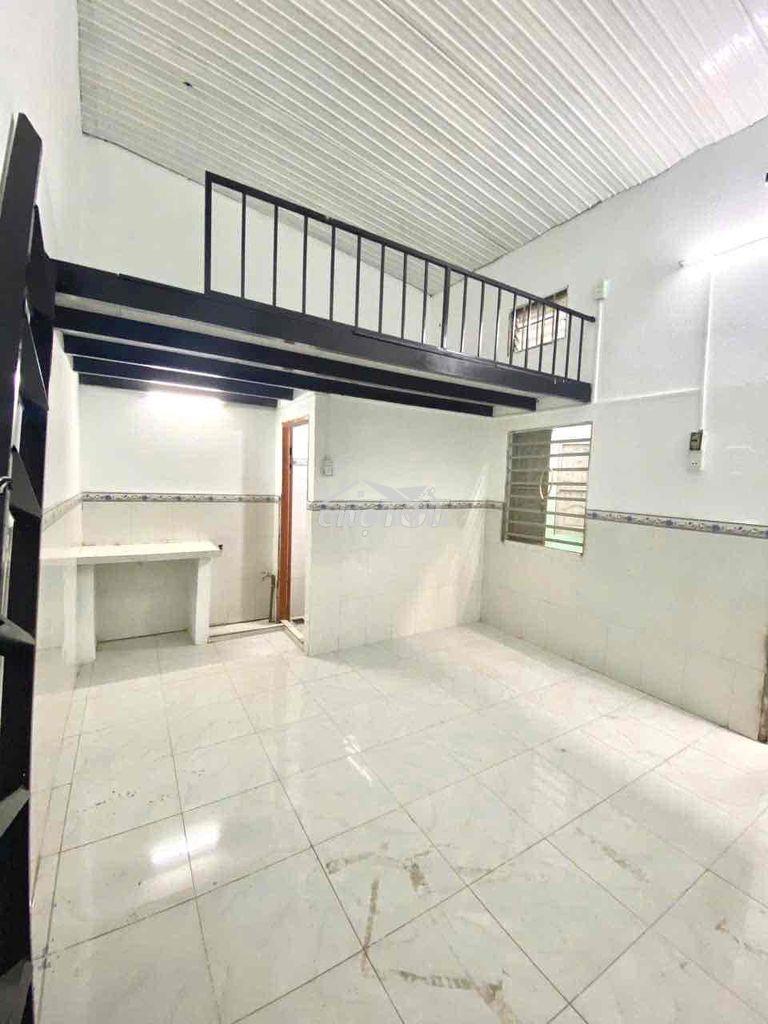 Phòng trọ gác cao cực thoáng nằm tại đường hàng tre quận 9 - 2