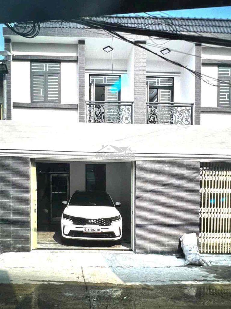 Bán nhà 1 trệt 1 lầu , sân xe hơi , sổ riêng 80m2 , đường xe tải
