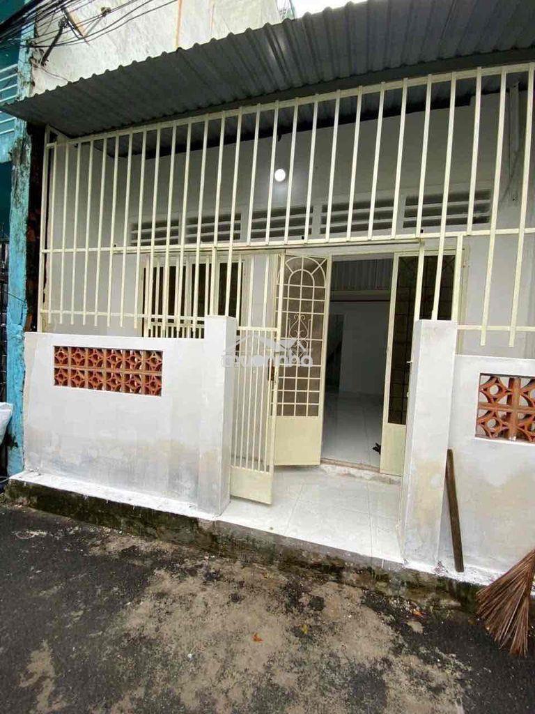Nhà nguyên căn 2 phòng ngủ gần ngã 4 thủ đức