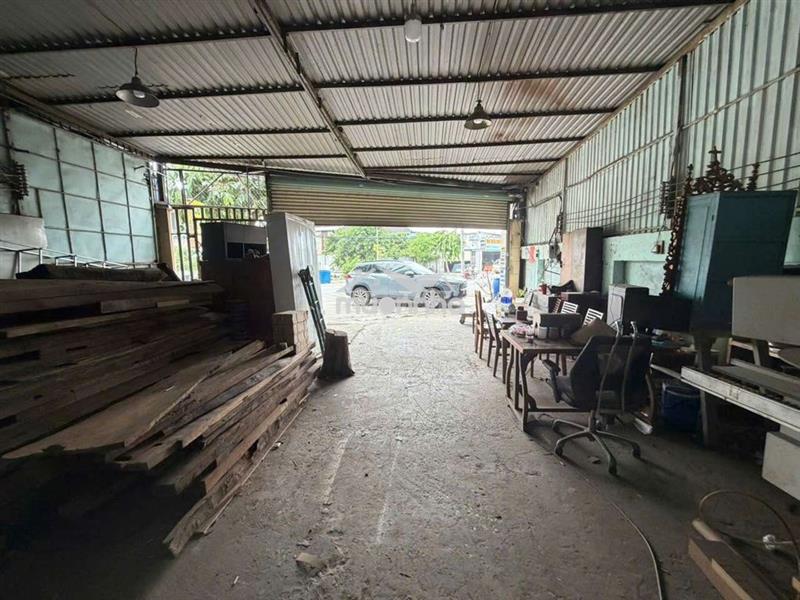 Cho thuê kho mặt tiền dt 743 dĩ an 300 m