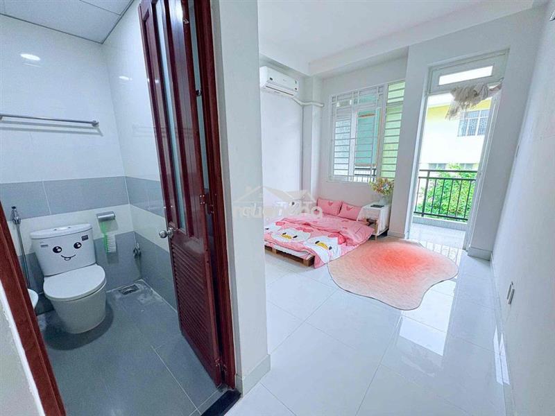 Studio ban công full nt ngay ngã tư hàng xanh tại nguyễn văn thương