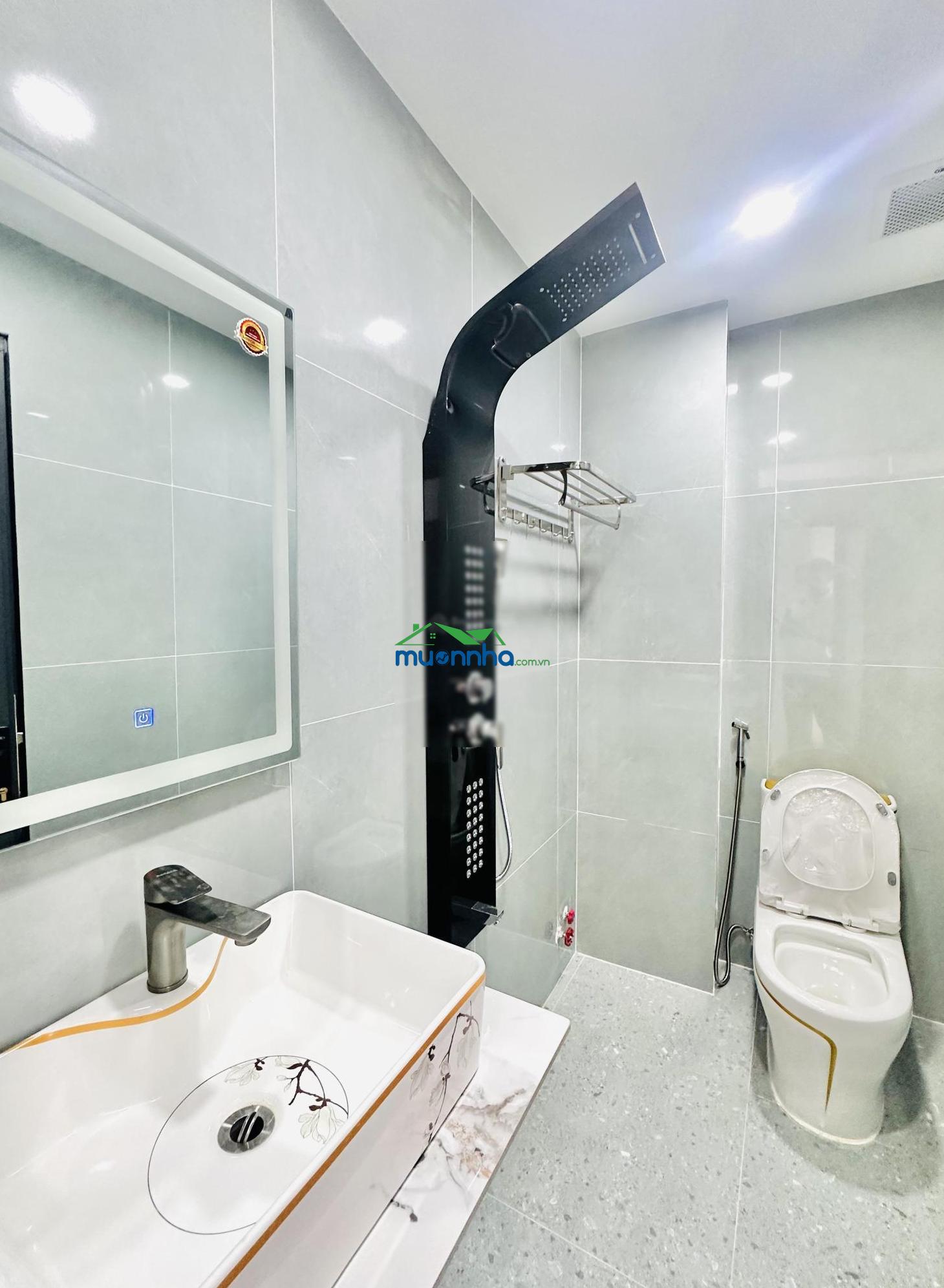 Giảm 400 triệu nhà phố 4m x 16m xây mới 4.5 tầng có thang máy, hẻm 14m đường thới an 16 q12