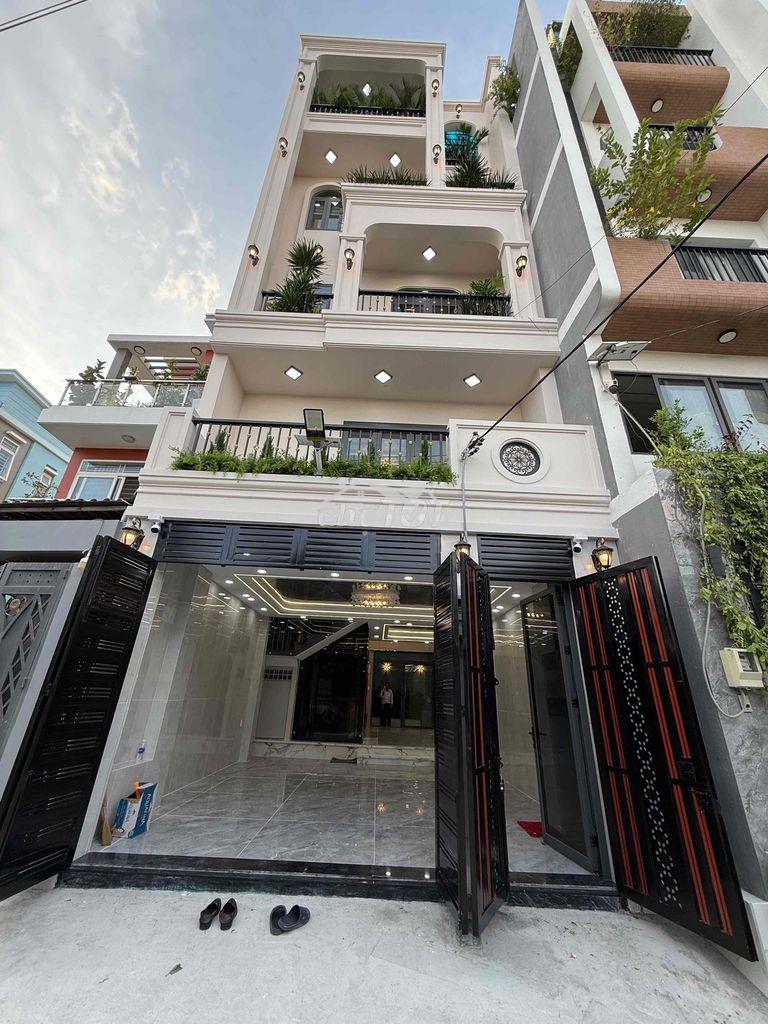 Ngang 5 m rưỡi có thang máy, đẳng cấp lucxury