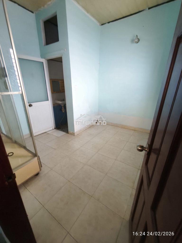 P lâu 3, wc chung với 1 người nguyên tri phương chợ nhật tảo - 2