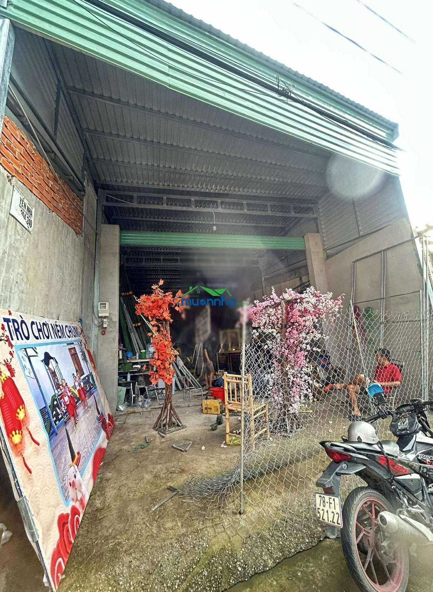 Bán nhà đang làm kho xưởng - xe hơi vào tới nhà - giáp đặng thúc vịnh - 98m2 - chỉ 3,75 tỷ.