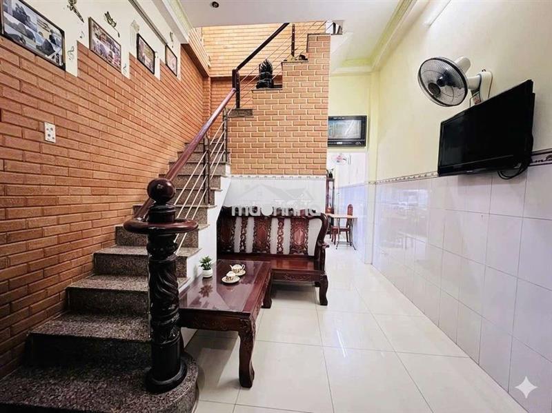 Căn nhà 2 lầu diện tích đẹp giá quá hly ace
