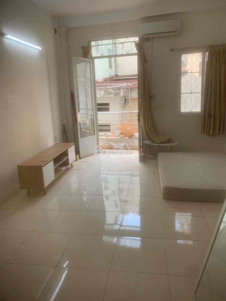 Phòng trọ quận 1 ghép 1-1 có ban công