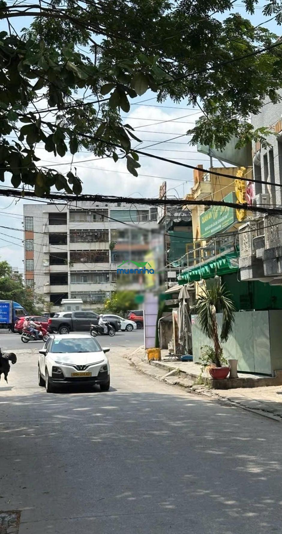 Bán nhà 3 tầng hẻm xe tải tránh kế bên mặt tiền phạm văn đồng bth - ngang hơn 4m - ở và kinh doanh