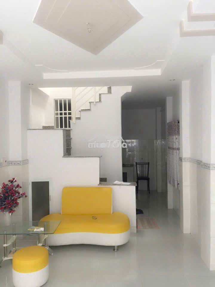 Nhà mặt tiền cách mạng tháng tám, quận 3 