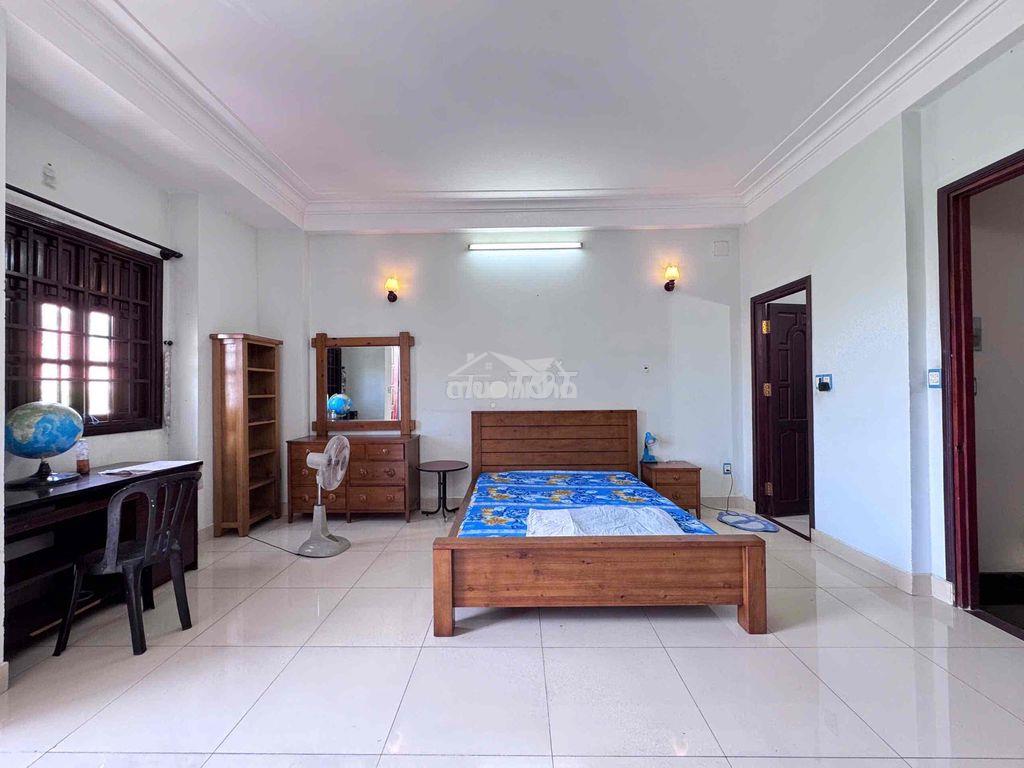 Siêu phẩm ! studio - balcon - ngay hà đô - vòng xoay dân chủ - chỉ 5tr - 3