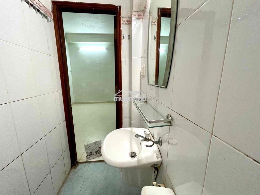 Phòng 20m2 có toilet riêng ở lầu 2 gần parcmall quận 8 - 3