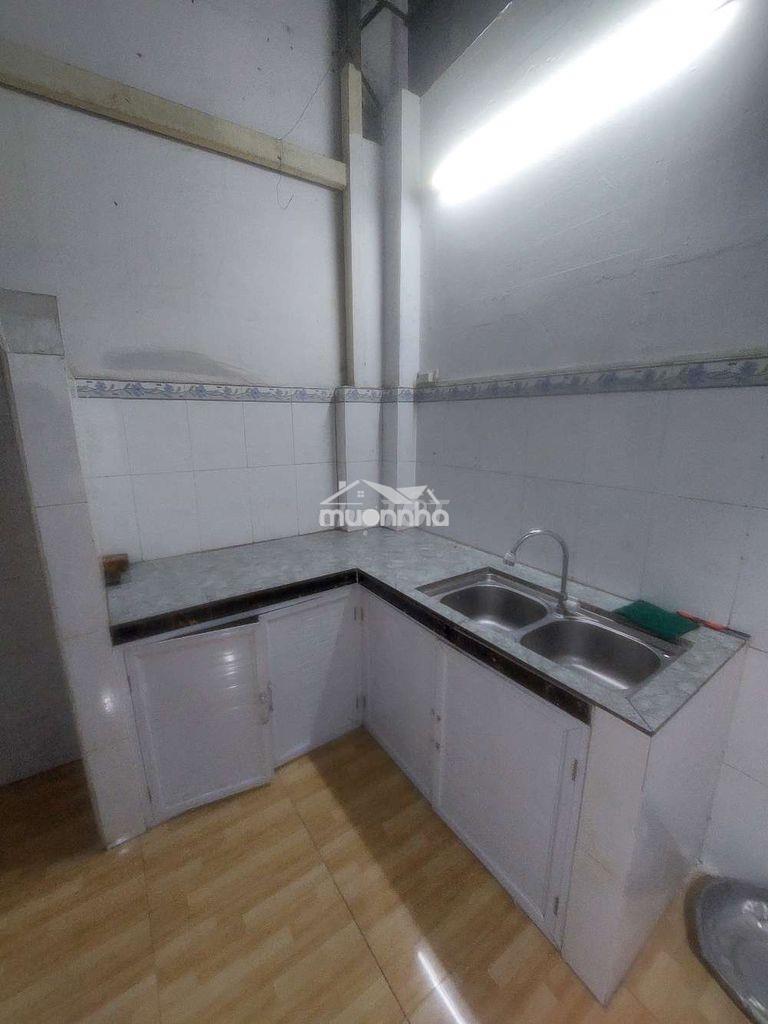 Cho thuê nhà đường phạm hùng c9 dt.4m×18m } nhà trệt 1 phòng 1 toilet. - 2