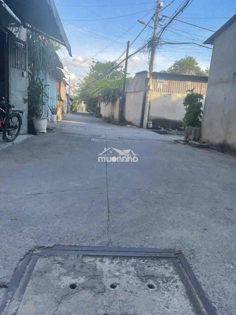 Nhàhẻm ptgiây sau qh 2mt, gần ngã 3 đông quan <1km - 2
