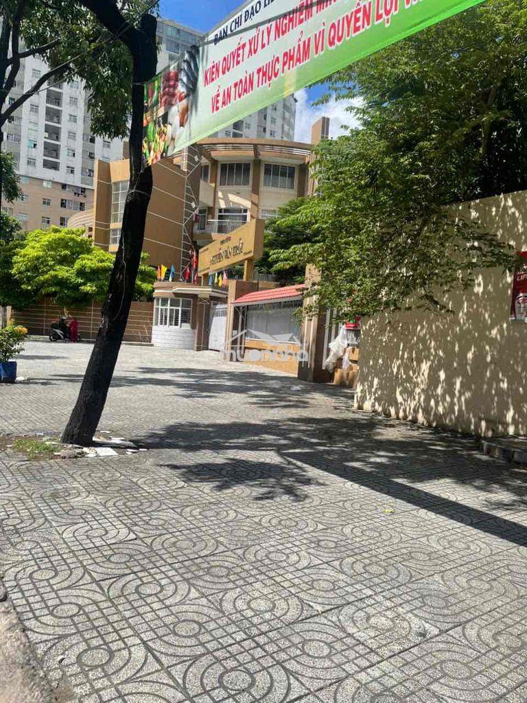 Bán nhà 3 tầng vào ở ngay. full nội thất. gần đường vĩnh khánh