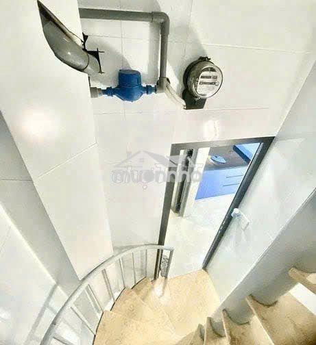 Cho thuê nhà q10, hẻm xe hơi, 1 trệt, 2 lầu, sân thượng, 2pn, 3wc - 4